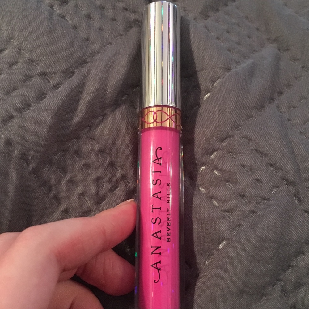 Anastasia Liquid Lipstick Party pink